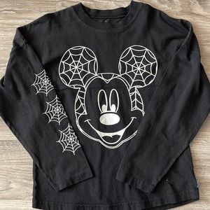 Authentic Disney kids Halloween spirit jersey from Disney store. Youth Size Lrg.